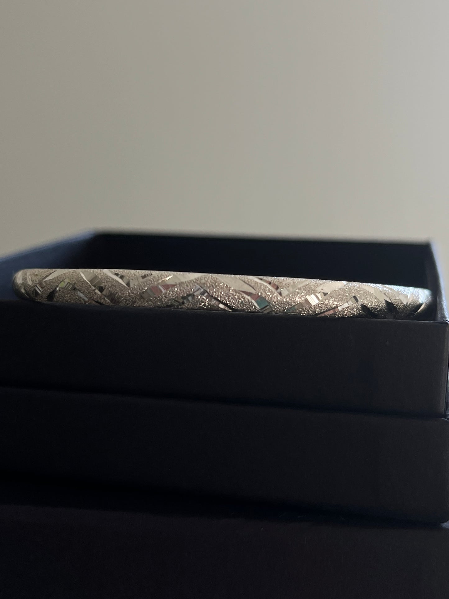 Single Bangle Bracelet - Wavy